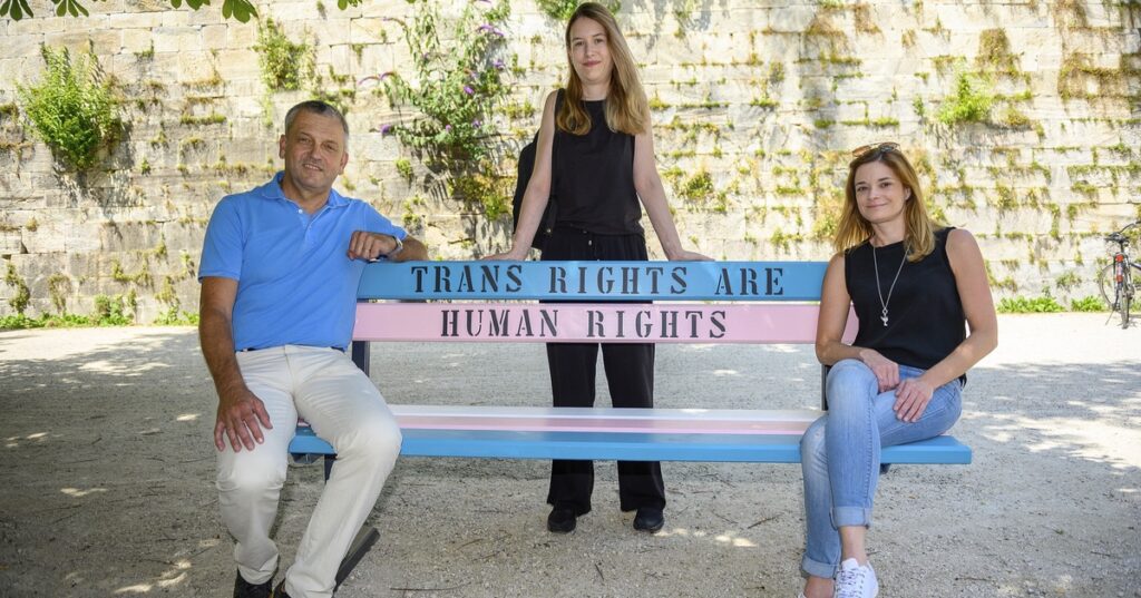 LGBTQ &ndash; Parkb&auml;nke wieder erneuert