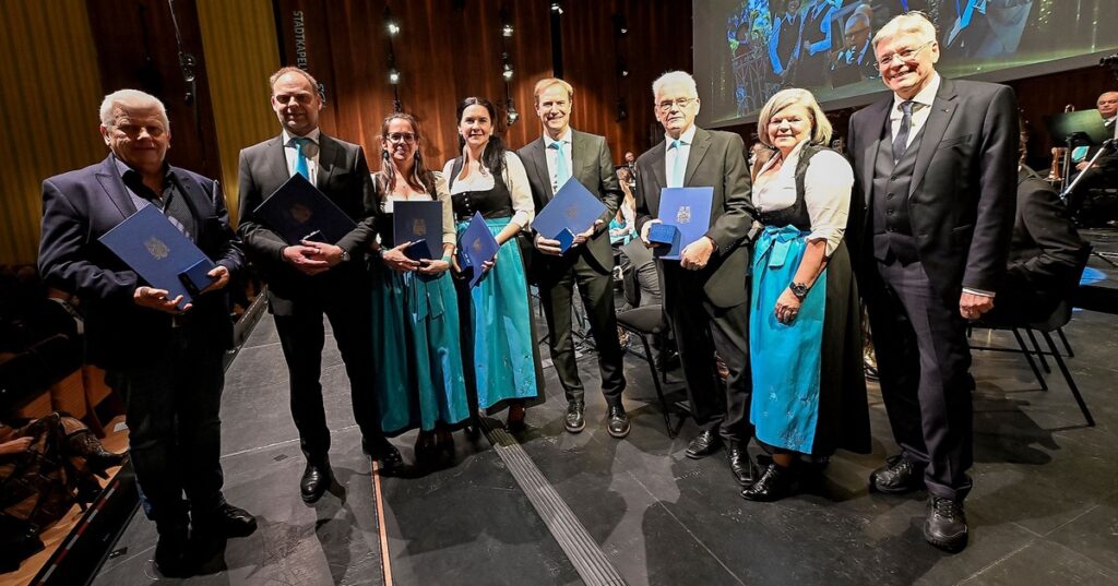 K&auml;rntner Lorbeeren f&uuml;r langj&auml;hrige Mitglieder der Stadtkapelle Klagenfurt