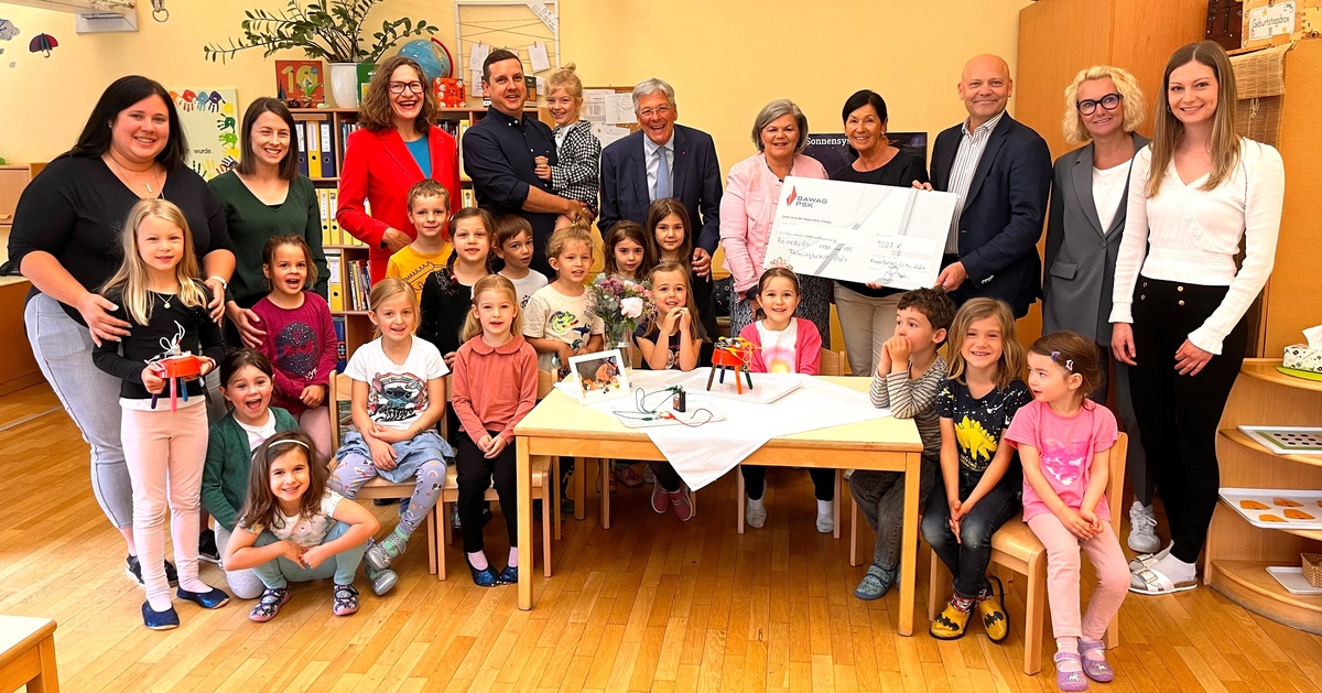LH Kaiser &uuml;bergibt Erl&ouml;s aus dem Fr&uuml;hlingslauf an Kindergarten &bdquo;Sonnenschein&ldquo; in Waidmannsdorf