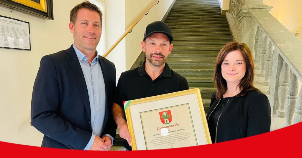 KAC-Legende Tomi Koch erh&auml;lt Ehrenurkunde der Stadt Klagenfurt